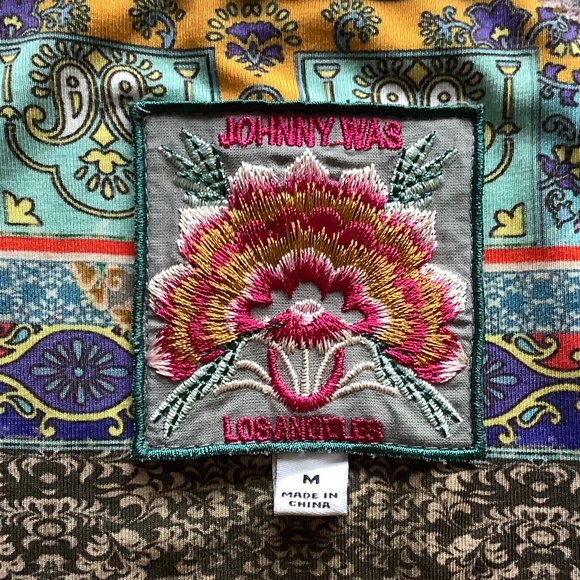 Johnny Was Calloway Favorite SS V neck Swing Tee Medium - Picture 3 of 5